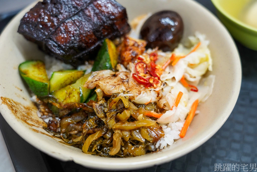 [捷運北門小吃]鄭記豬腳飯-70年台北小吃，台北小吃Google評價超過4千則，整鍋黑金豬腳也太爽，必點東坡肉飯