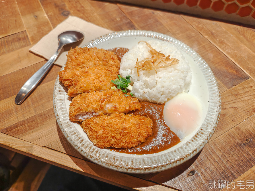 [台北咖哩飯]新高軒-日式極簡風格，走進去還是老木屋， 昭和時代&日式濃厚風格豬排咖哩飯，半熟蛋豬排太犯規 大安區美食，忠孝復興美食