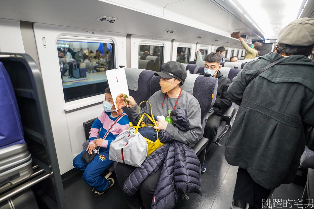 第一班車就衝了! 台鐵最新列車-EMU3000型新自強號城際列車，花蓮到台北，座位加大加寬還有商務艙(騰雲座艙)，來回票完整體驗，騰雲座艙缺點我不能忍，提供台鐵EMU3000時刻表 騰雲座艙票價