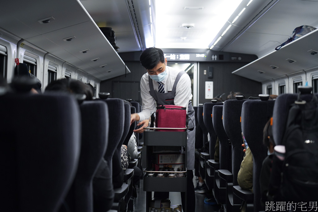 第一班車就衝了! 台鐵最新列車-EMU3000型新自強號城際列車，花蓮到台北，座位加大加寬還有商務艙(騰雲座艙)，來回票完整體驗，騰雲座艙缺點我不能忍，提供台鐵EMU3000時刻表 騰雲座艙票價