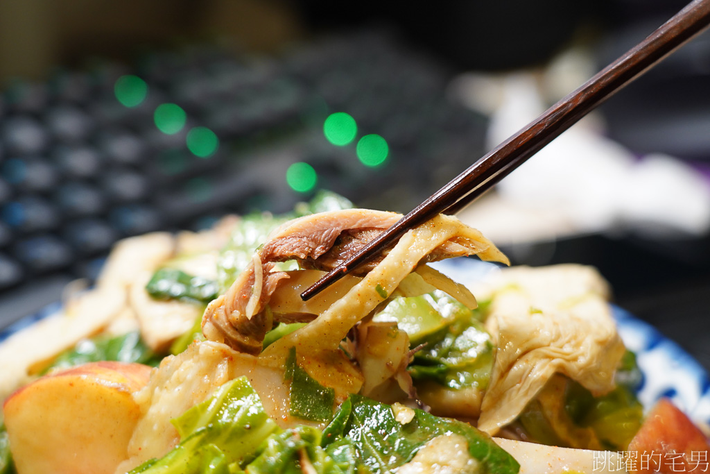 [花蓮吉安美食]台北鹹水雞-這間吃飯時間還是宵夜時間人都很多，蘋果變成鹹水雞超好吃! 這間吃飯時間還是宵夜時間人都很多，蔬菜種類多，要重口味不會讓你失望，花蓮宵夜