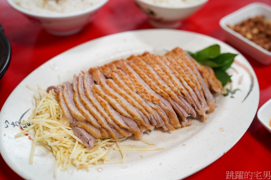 [花蓮美食]阿城鵝肉-滷鵝肝推薦、清燉臭豆腐、鵝肉便當有煙燻鵝肉、筍乾、白菜滷以及阿城鵝肉杏鮑菇香腸，所有精華菜色都在這，味道好又吃得飽! 阿城鵝肉必點! 花蓮鵝肉