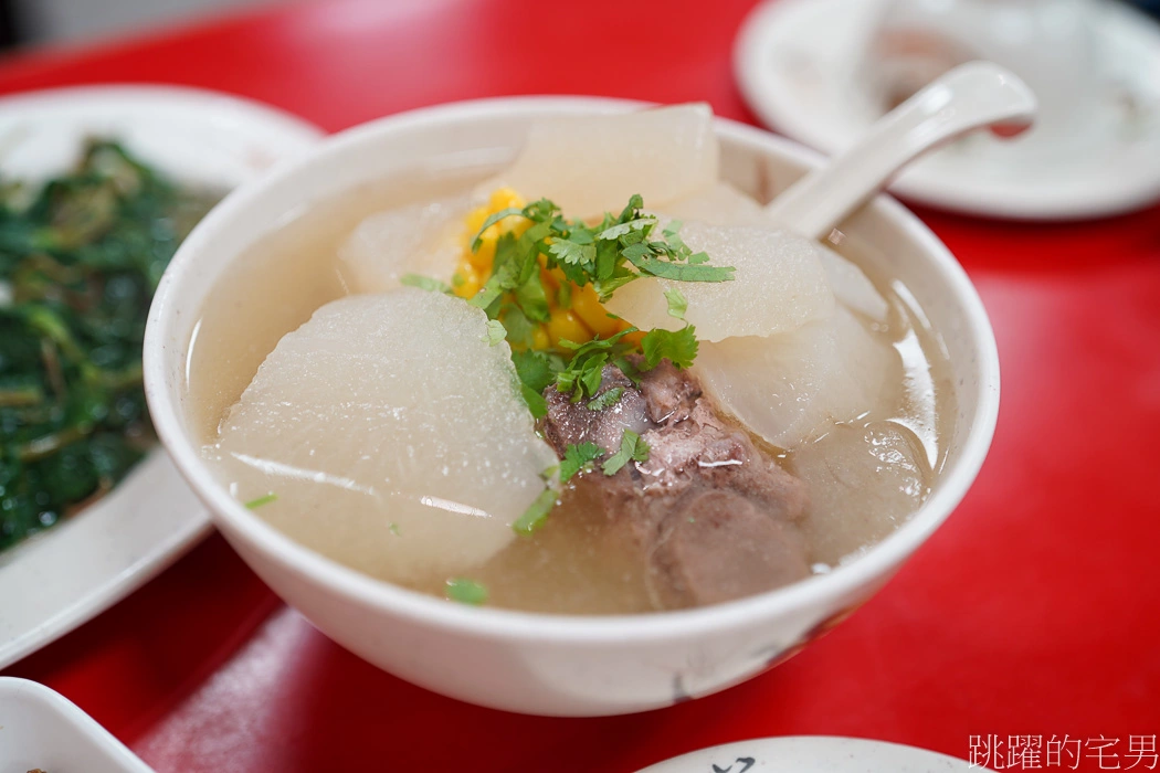 [花蓮美食]阿城鵝肉-滷鵝肝推薦、清燉臭豆腐、鵝肉便當有煙燻鵝肉、筍乾、白菜滷以及阿城鵝肉杏鮑菇香腸，所有精華菜色都在這，味道好又吃得飽! 阿城鵝肉必點! 花蓮鵝肉