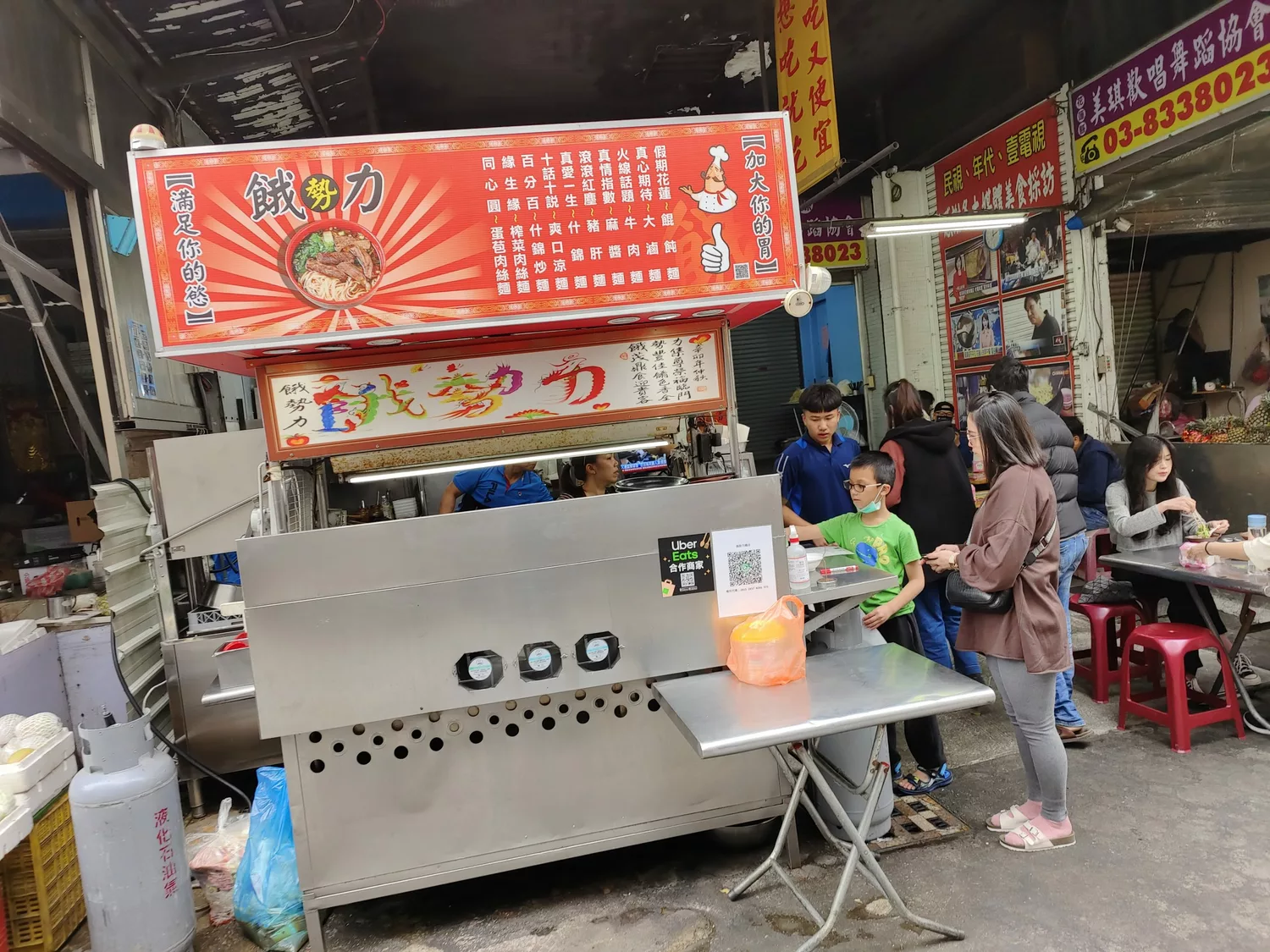 [花蓮美食]餓勢力精緻麵食-隱身市場超過25年麵店天天排隊，老闆叫麵嗓門連賣菜都輸他，簡直市場一霸，花蓮早餐