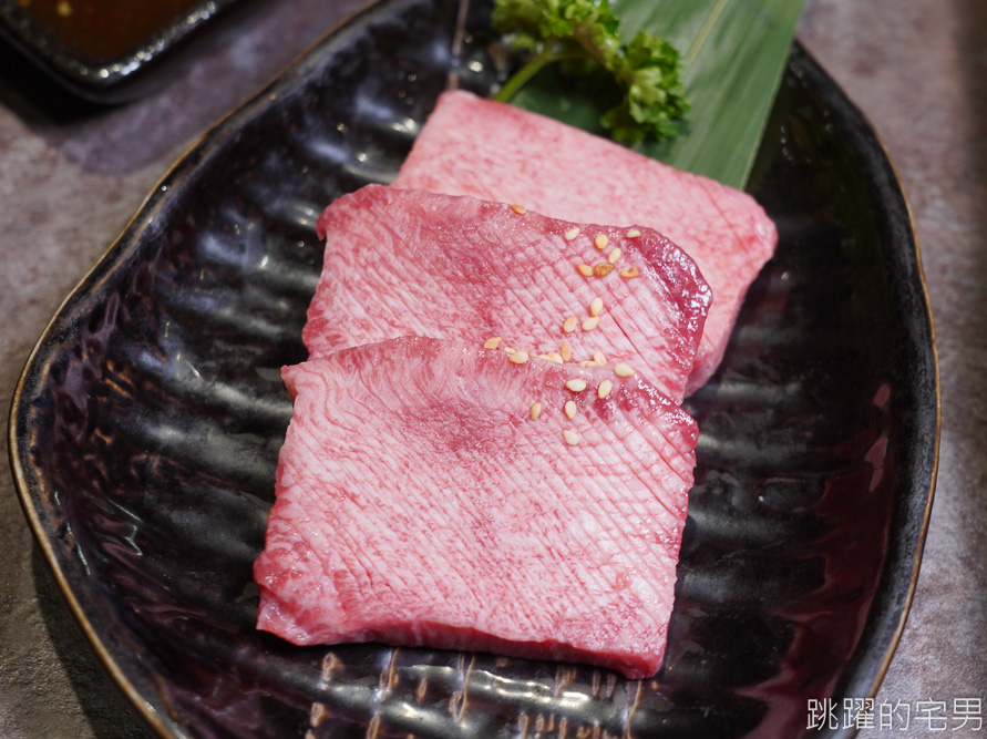 [花蓮美食]笑杯燒肉-高質感花蓮燒肉店，座位隔間有隱密性，營業到凌晨1點，厚切牛舌、伊比利豬肋條必點，超過9種風味梅酒可選，根本就是梅酒專賣店，笑杯燒肉菜單、花蓮燒肉，花蓮宵夜