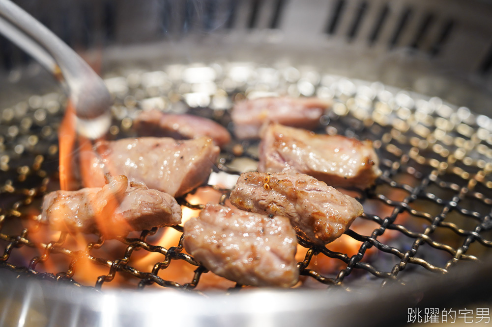 [花蓮美食]笑杯燒肉-高質感花蓮燒肉店，座位隔間有隱密性，營業到凌晨1點，厚切牛舌、伊比利豬肋條必點，超過9種風味梅酒可選，根本就是梅酒專賣店，笑杯燒肉菜單、花蓮燒肉，花蓮宵夜