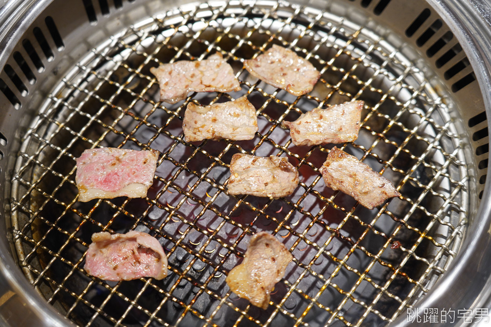 [花蓮美食]笑杯燒肉-高質感花蓮燒肉店，座位隔間有隱密性，營業到凌晨1點，厚切牛舌、伊比利豬肋條必點，超過9種風味梅酒可選，根本就是梅酒專賣店，笑杯燒肉菜單、花蓮燒肉，花蓮宵夜