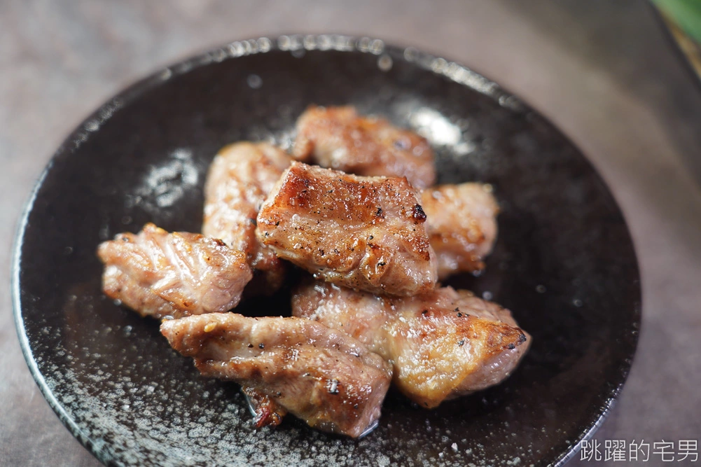 [花蓮美食]笑杯燒肉-高質感花蓮燒肉店，座位隔間有隱密性，營業到凌晨1點，厚切牛舌、伊比利豬肋條必點，超過9種風味梅酒可選，根本就是梅酒專賣店，笑杯燒肉菜單、花蓮燒肉，花蓮宵夜