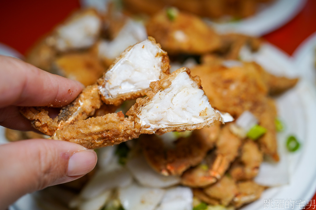 花蓮東大門夜市美食-螃蟹王︱開業超過20年花蓮鹹酥雞店，外皮乾酥完全不油! 口感令人難忘 炸螃蟹、炸魷魚、無骨鹹酥雞