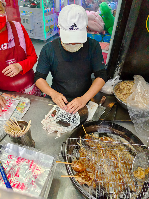 [花蓮美食]大禹街龍鳳腿-用豬網油做龍鳳腿?! 這古早味小吃少見了，30年花蓮小吃， 別看沒人排隊就鬆懈，大家都是打電話訂