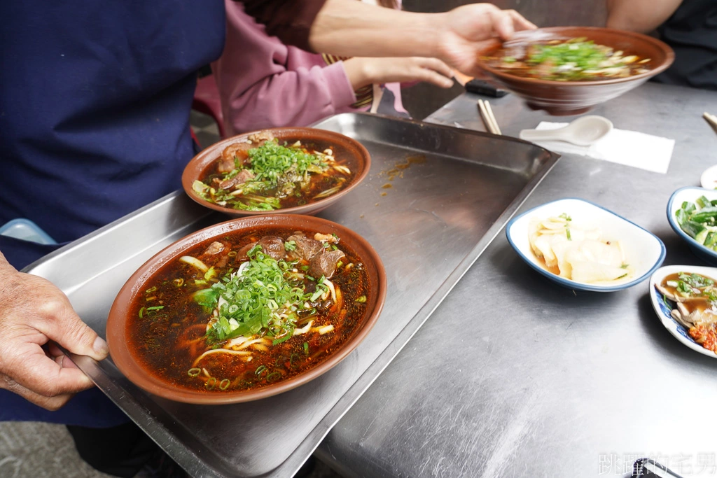 [花蓮美食]餓勢力精緻麵食-隱身市場超過25年麵店天天排隊，老闆叫麵嗓門連賣菜都輸他，簡直市場一霸，花蓮早餐