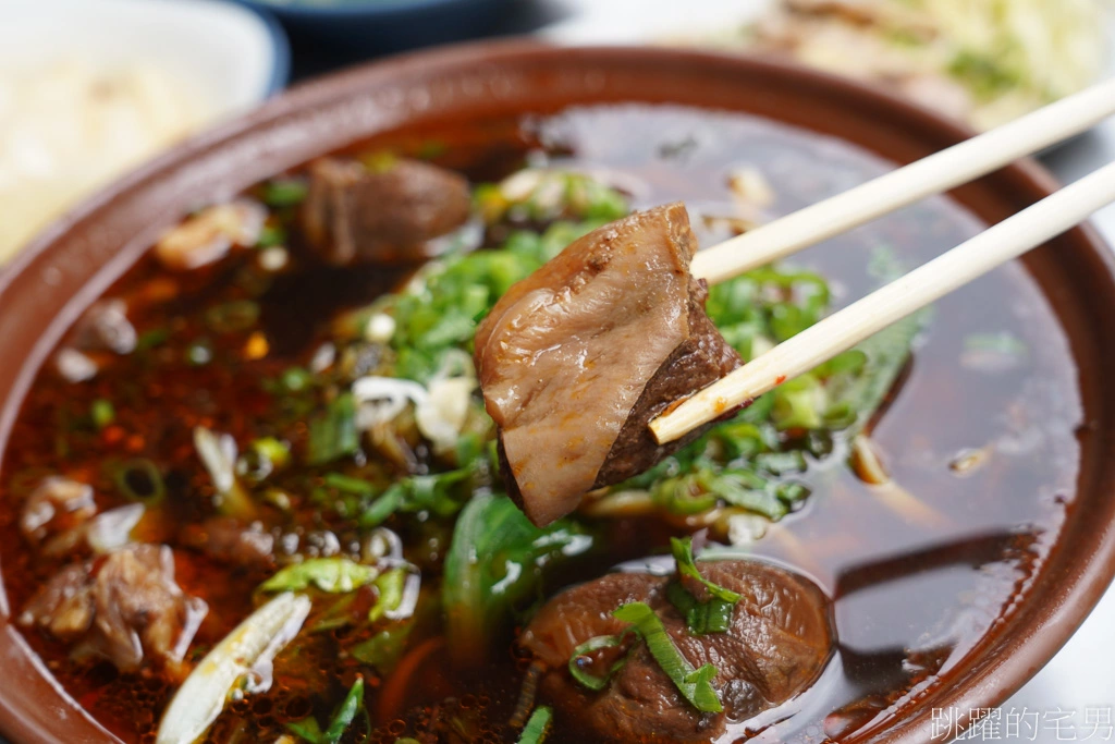 [花蓮美食]餓勢力精緻麵食-隱身市場超過25年麵店天天排隊，老闆叫麵嗓門連賣菜都輸他，簡直市場一霸，花蓮早餐