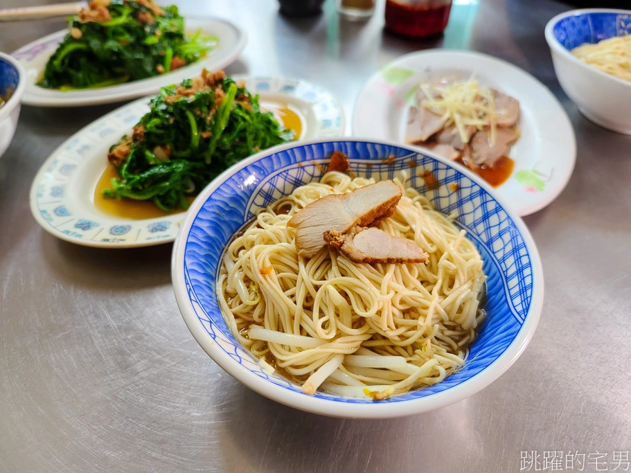 [鹽埕區美食]堀江麵-只開3個半小時的50年高雄小吃，只要跟老闆娘說這句，招牌乾麵味道完全不同!  豬舌、雞肉大推! 高雄麵店推薦