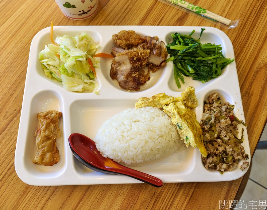 [花蓮美食]麗池飯包-富里米再加5種配菜，米飯Q彈有用心，在地人願意排隊的好吃便當!  花蓮便當推薦，花蓮下午有營業餐廳