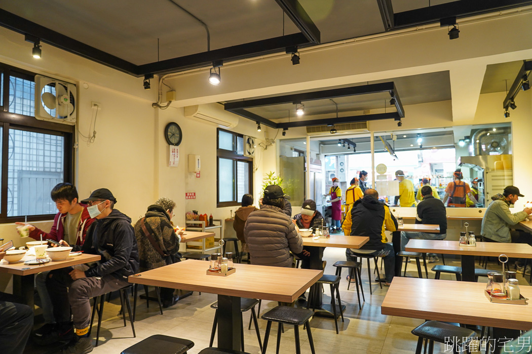 [基隆早餐]東家館蔥仔餅大餛飩-基隆蔥油餅不一樣，東家館菜單