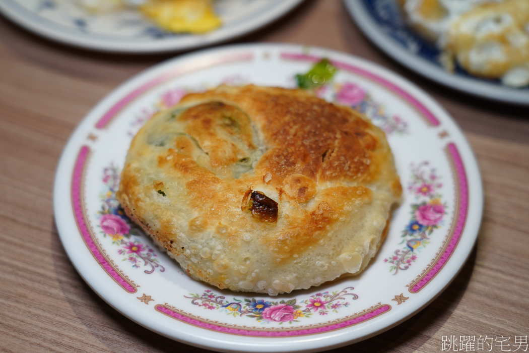 [基隆早餐]東家館蔥仔餅大餛飩-基隆蔥油餅不一樣，東家館菜單 @跳躍的宅男