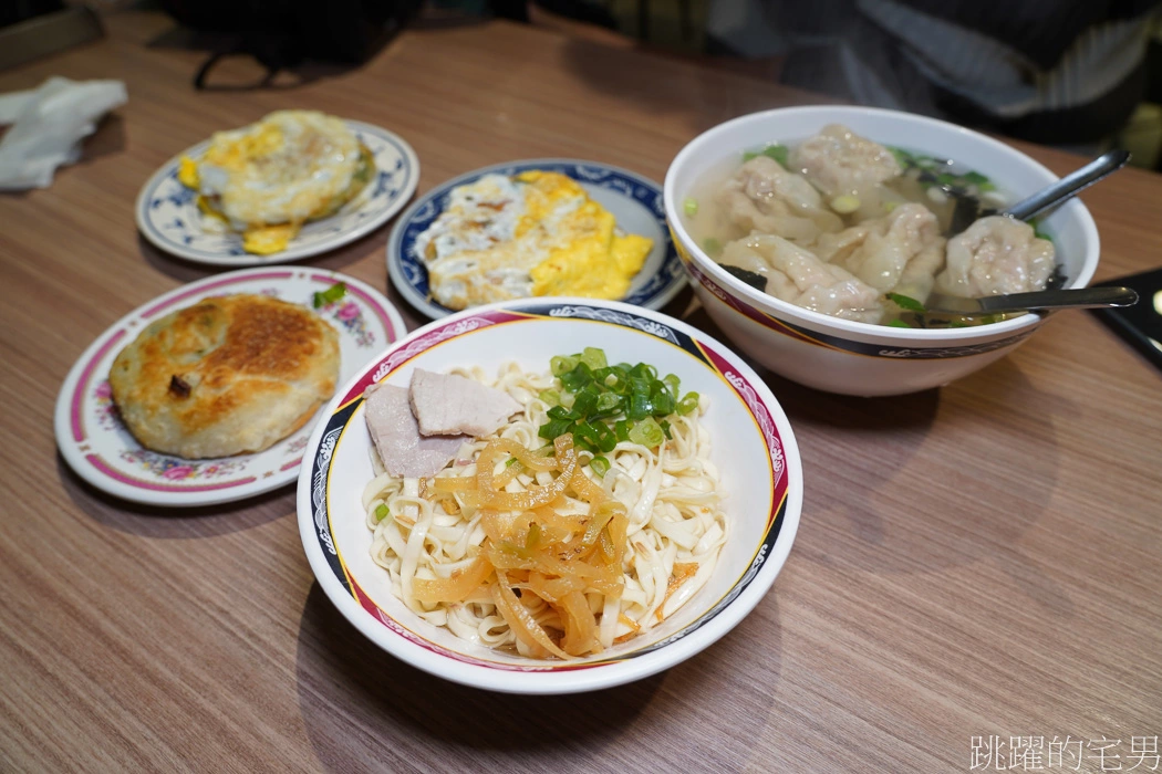 [基隆早餐]東家館蔥仔餅大餛飩-基隆蔥油餅不一樣，東家館菜單