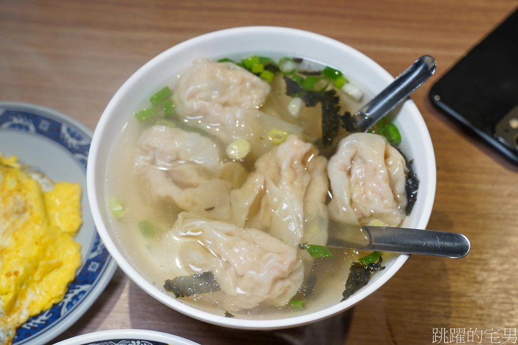 [基隆早餐]東家館蔥仔餅大餛飩-基隆蔥油餅不一樣，東家館菜單