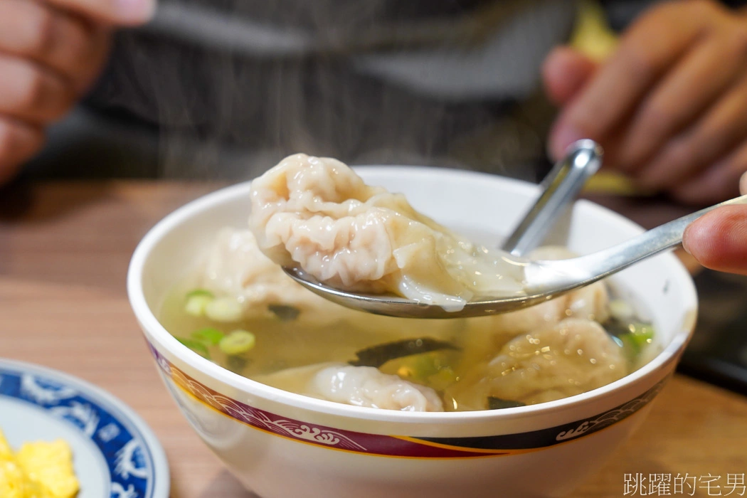 [基隆早餐]東家館蔥仔餅大餛飩-基隆蔥油餅不一樣，東家館菜單