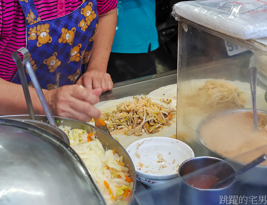 [花蓮美食]和平路北港春捲-開店最久的花蓮春捲，超大一捲只要40元，份量多又好吃，這家花蓮小吃吃過嗎?