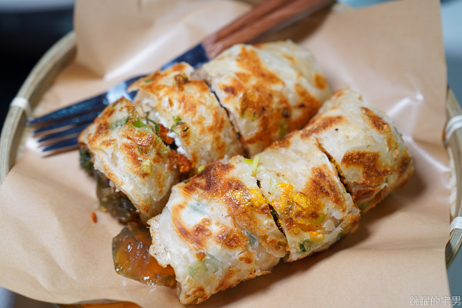 [三重美食]餓店蒸氣吐司-台北橋站美食，雙倍起司肉蛋吐司、皮蛋肉鬆蛋餅必吃、餓店蒸氣吐司菜單，三重蛋餅推薦