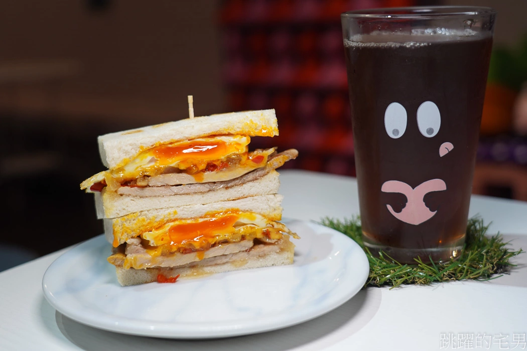 [三重美食]餓店蒸氣吐司-台北橋站美食，雙倍起司肉蛋吐司、皮蛋肉鬆蛋餅必吃、餓店蒸氣吐司菜單，三重蛋餅推薦