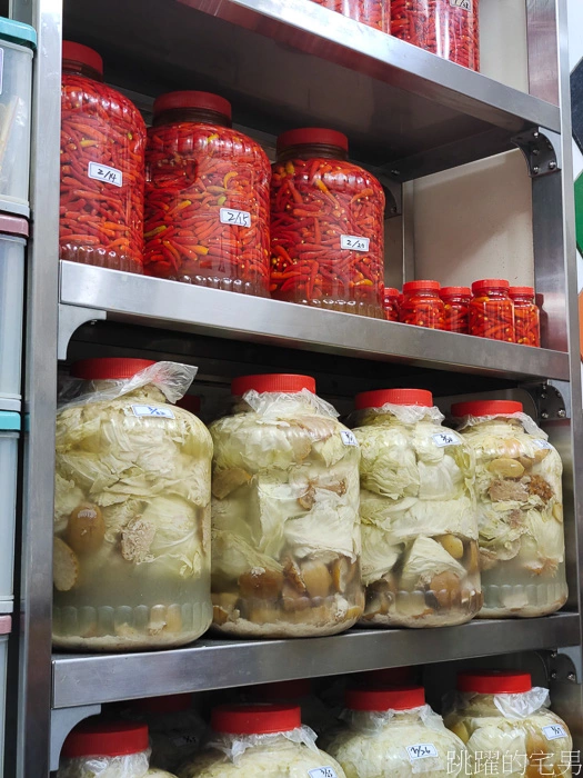 [花蓮美食]單一純賣雞湯小卷米粉-佛心老闆還免費加湯加米粉，人多到還以為排隊買紅珊瑚，好吃小卷米粉推薦，花蓮小吃推薦