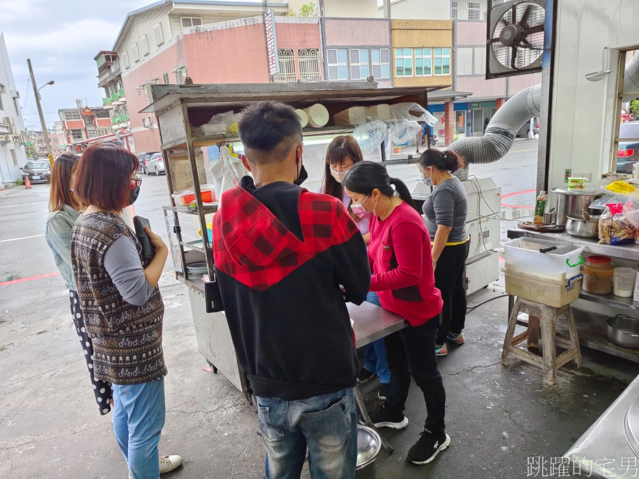 [吉安美食]海岸美女臭豆腐-大腸麵線料好多，花蓮臭豆腐推薦，花蓮下午有營業餐廳