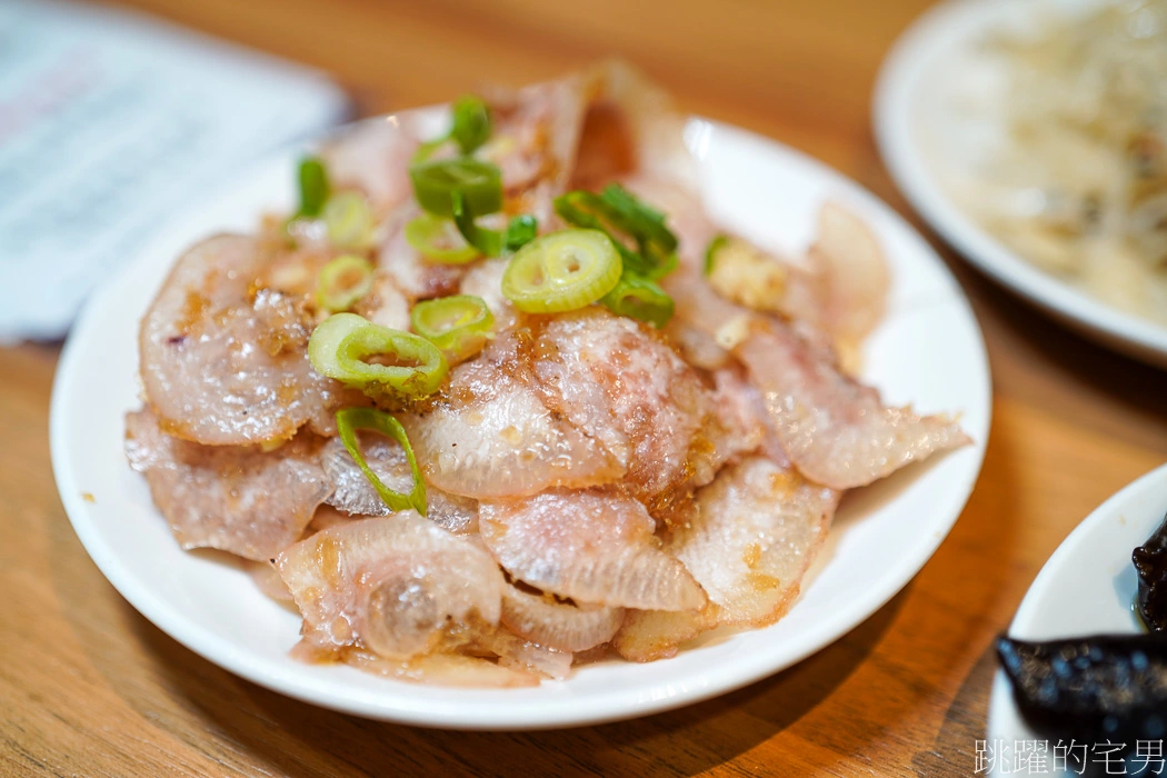 [萬華區美食]味牛肉麵專賣-使用台灣溫體牛的牛肉麵，牛筋口感超級好，牛筋滷肉飯推薦，台北牛肉麵(菜單)