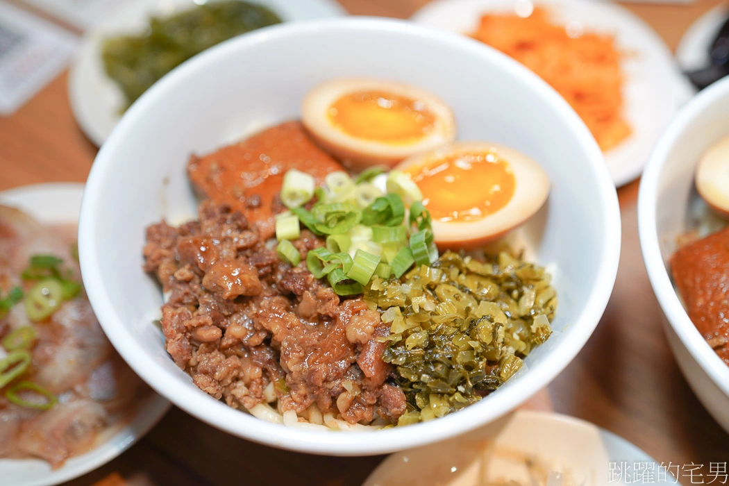 [萬華區美食]味牛肉麵專賣-使用台灣溫體牛的牛肉麵，牛筋口感超級好，牛筋滷肉飯推薦，台北牛肉麵(菜單)