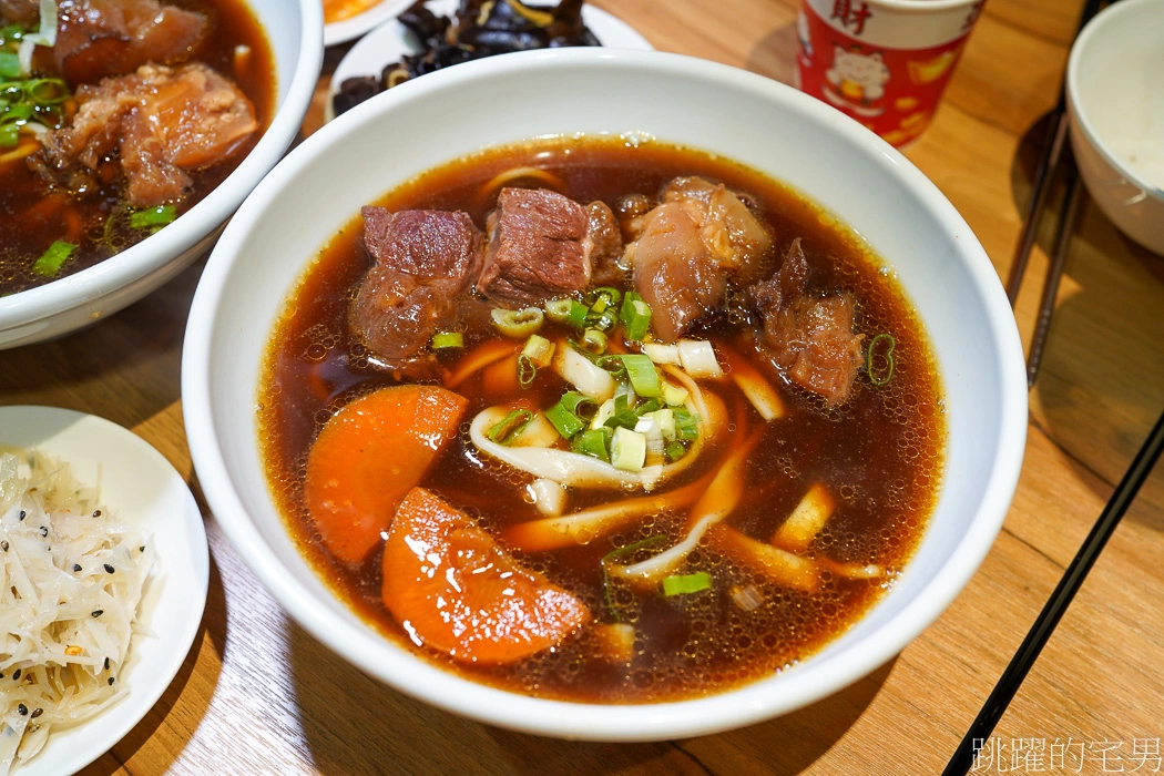 [萬華區美食]味牛肉麵專賣-使用台灣溫體牛的牛肉麵，牛筋口感超級好，牛筋滷肉飯推薦，台北牛肉麵(菜單)