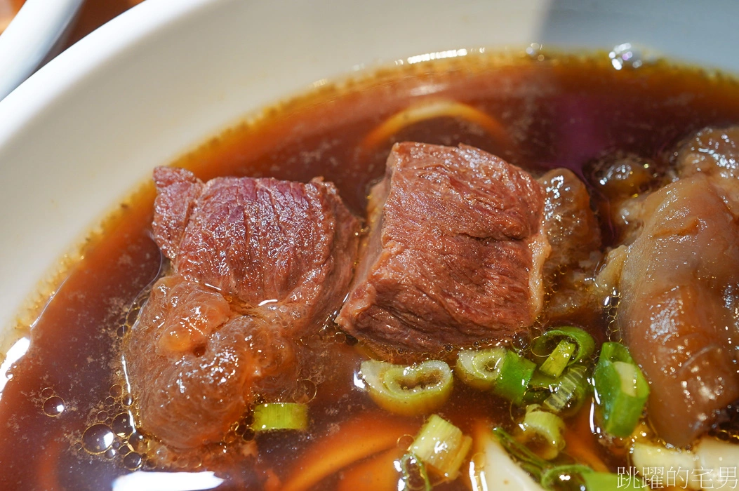 [萬華區美食]味牛肉麵專賣-使用台灣溫體牛的牛肉麵，牛筋口感超級好，牛筋滷肉飯推薦，台北牛肉麵(菜單)