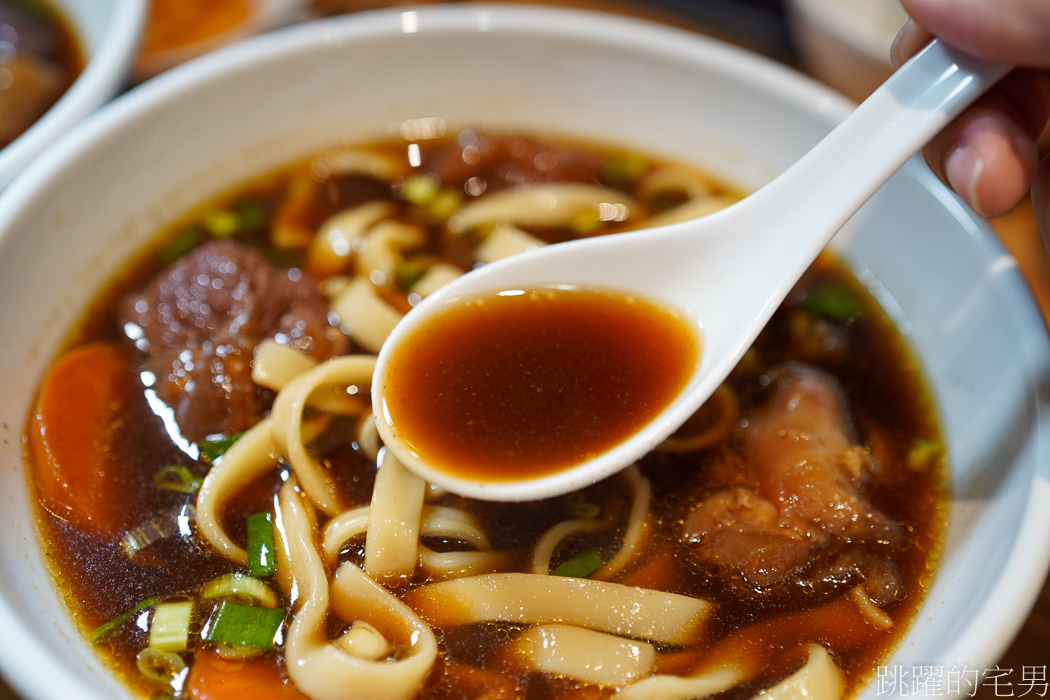 [萬華區美食]味牛肉麵專賣-使用台灣溫體牛的牛肉麵，牛筋口感超級好，牛筋滷肉飯推薦，台北牛肉麵(菜單)