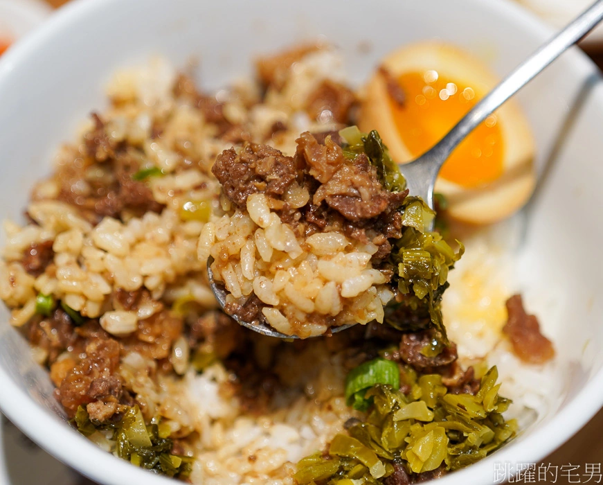 [萬華區美食]味牛肉麵專賣-使用台灣溫體牛的牛肉麵，牛筋口感超級好，牛筋滷肉飯推薦，台北牛肉麵(菜單)