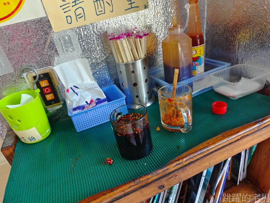 [花蓮早餐]文華早餐專賣店-韭菜盒加半熟蛋真的有夠爽，手工酥皮蛋餅，甜燒餅，韭菜盒、花蓮蛋餅推薦