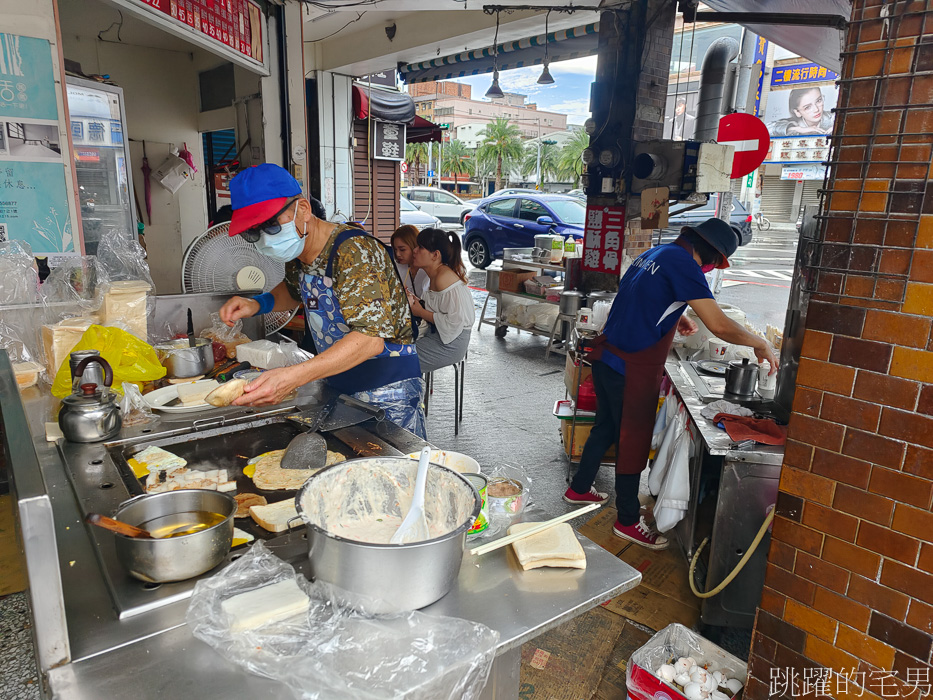 [花蓮早餐]自由街無名早餐店-30年花蓮老店，老闆親切記性好，必點蛋餅加蒜醬 @跳躍的宅男