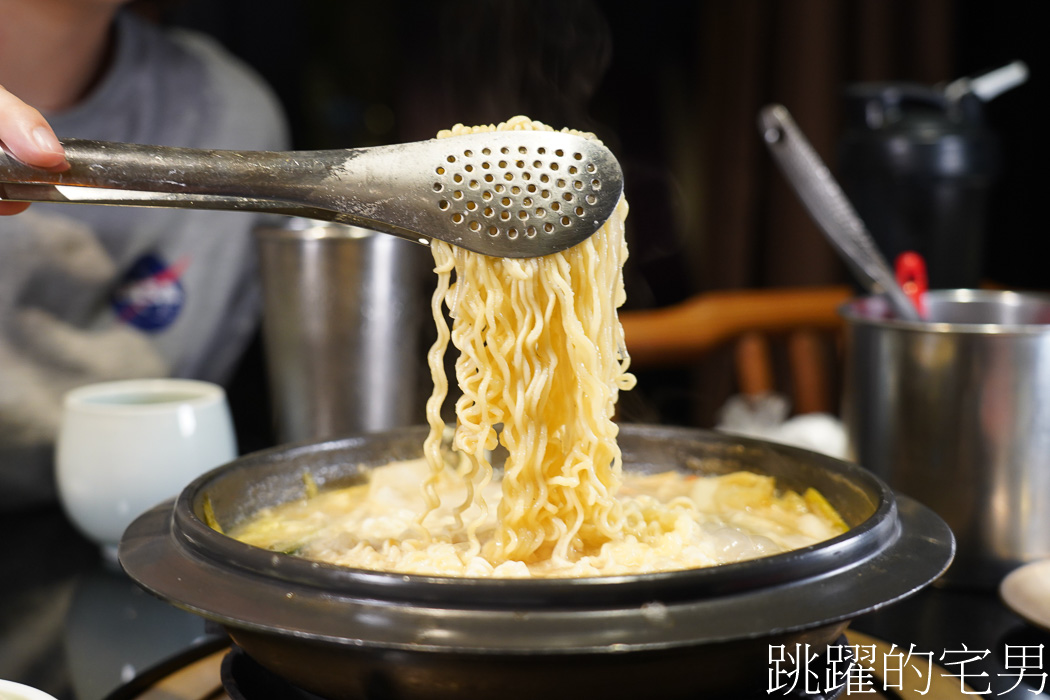 [花蓮韓式料理]大邱骨道韓式鍋物-空間環境好，燉牛肋味道超濃厚，韓式小菜無限提供，還有提供單人套餐，大邱骨道菜單