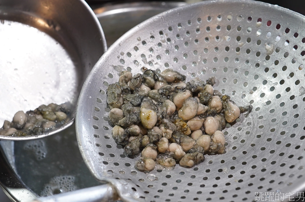 [花蓮早餐推薦]鼎吉大腸鮮蚵麵線/爌肉飯-這家蚵仔超大顆又鮮美 雙料大腸麵線必吃 花蓮重慶市場美食