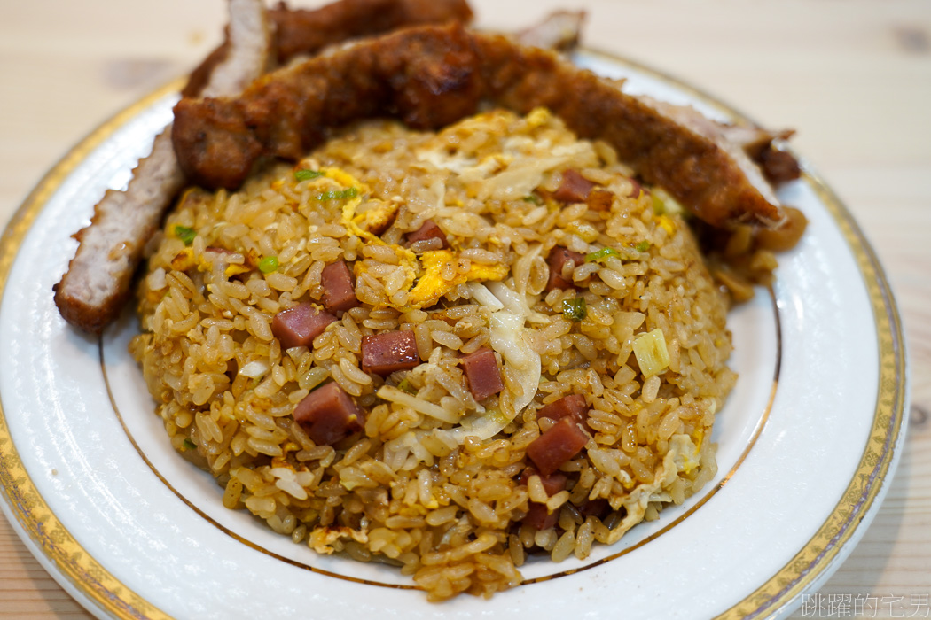 [花蓮美食]墨墨排骨飯-花蓮也有排骨炒飯，菜色多到像熱炒，花蓮小吃