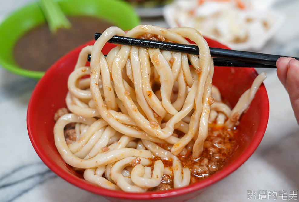 [中正區美食]城中老牌牛肉拉麵大王-點麻辣炸醬麵還附牛肉湯，台北炸醬麵，台北火車站附近美食