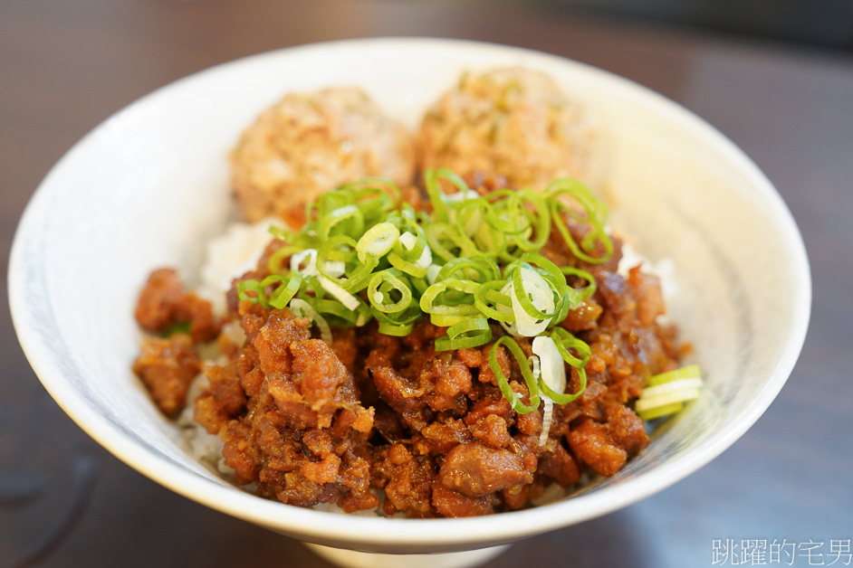 [台中美食]甘醇醬香一吃就愛到「嵐肉燥專賣店」台中肉燥飯推薦，肉丸子更是必吃，還有限量梅花肉飯，台中第二市場美食