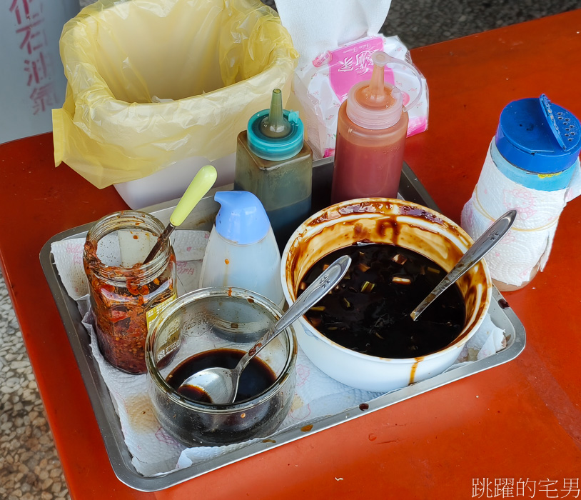 [花蓮新城早餐]必吃花蓮粉漿蛋餅「大漢街早餐本店」蔥花肉鬆蛋餅，黃金泡菜皮蛋蛋餅，蹄膀刈包，吃過就回不去了，花蓮早餐推薦