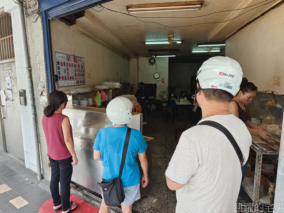 [龍山寺早餐]原西園橋下燒餅油條-台北燒餅推薦，每天都排隊都是為了吃他，台北傳統早餐