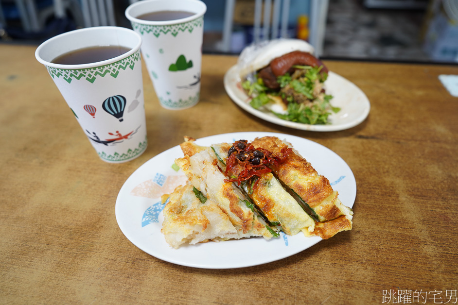 [花蓮新城早餐]必吃花蓮粉漿蛋餅「大漢街早餐本店」蔥花肉鬆蛋餅，黃金泡菜皮蛋蛋餅，蹄膀刈包，吃過就回不去了，花蓮早餐推薦