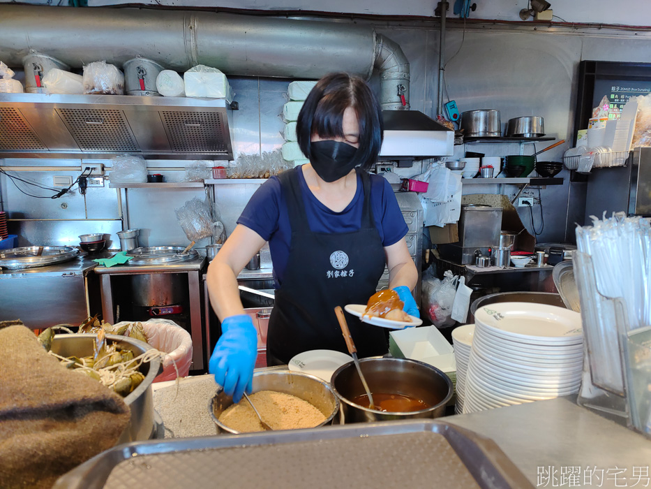 [台南美食]劉家粽子專賣店-好吃南部粽，風味極佳! 24小時營業，還有素食粽，菜粽，台南粽子推薦