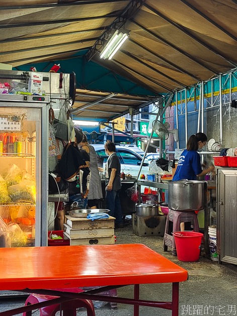 [吉安美食]台東人麵店-超過20年的花蓮宵夜，宵夜界中的無敵乾麵、四角滷豆腐，我就問花蓮人誰沒吃過，花蓮麵店推薦，吉安宵夜