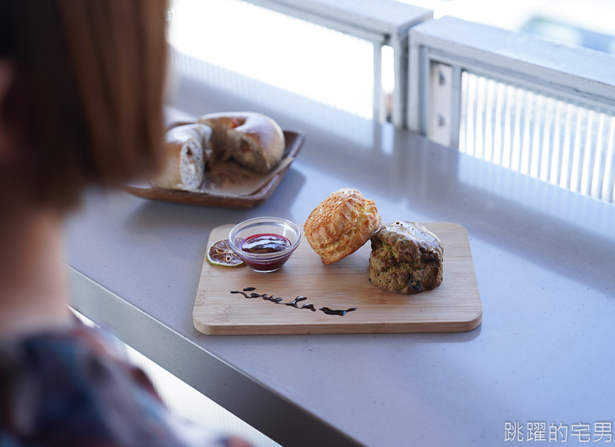 [台東鐵花商圈美食]台東越晚越美麗，鐵花商圈超好拍! 最美台東IG景點，台東波浪屋、微光集，台東酒吧推薦、寶桑吧，溫度釀造所、專情島餐酒館、台東餐酒館，微醺台東