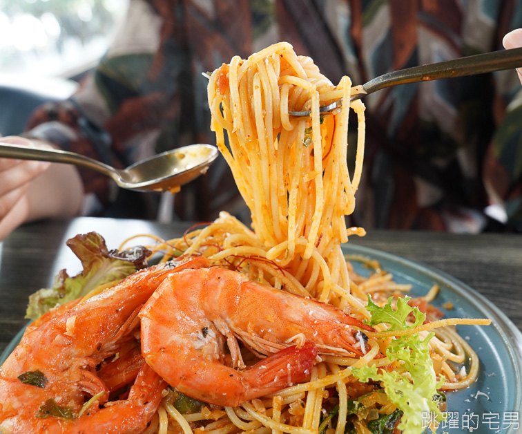 [台東鐵花商圈美食]台東越晚越美麗，鐵花商圈超好拍! 最美台東IG景點，台東波浪屋、微光集，台東酒吧推薦、寶桑吧，溫度釀造所、專情島餐酒館、台東餐酒館，微醺台東