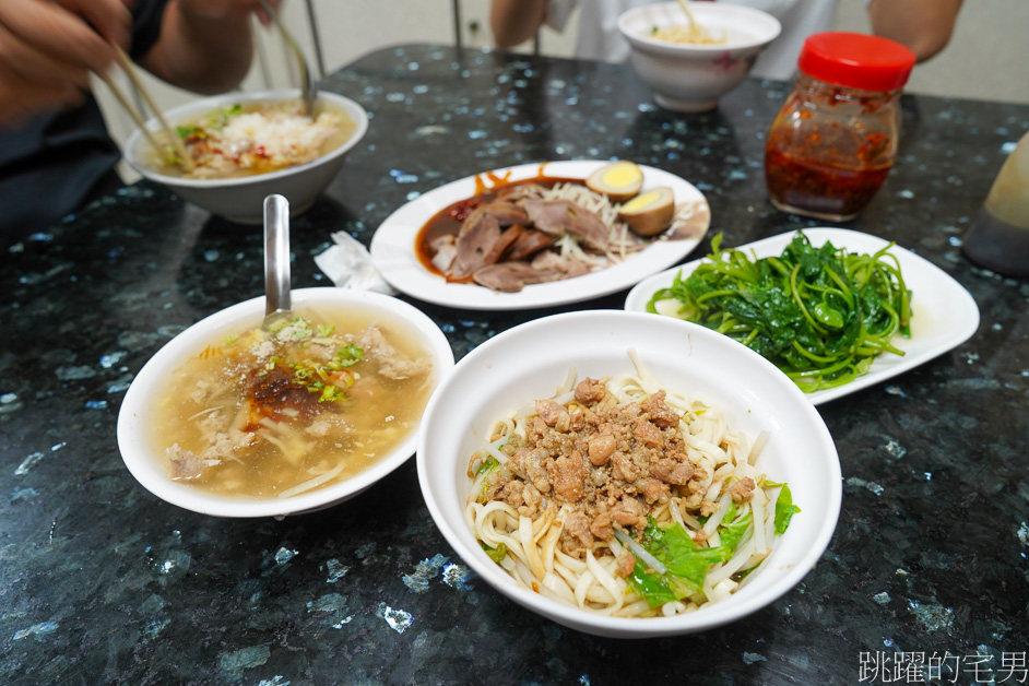 [花蓮美食]麥吉肉羹店「肉感十足的好吃肉羹」隱藏在巷弄裡的花蓮小吃，麥吉肉羹菜單、美侖美食