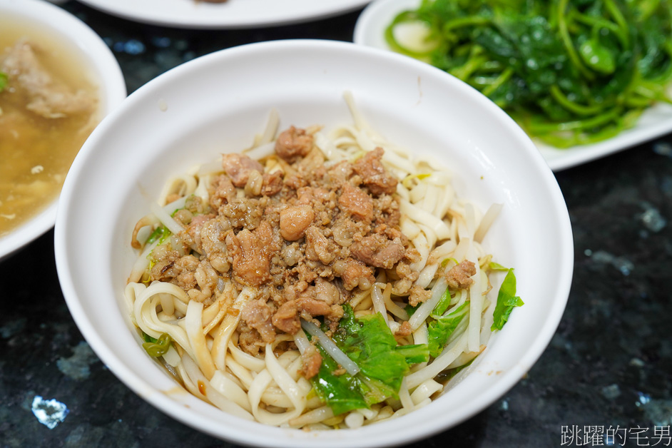 [花蓮美食]麥吉肉羹店「肉感十足的好吃肉羹」隱藏在巷弄裡的花蓮小吃，麥吉肉羹菜單、美侖美食